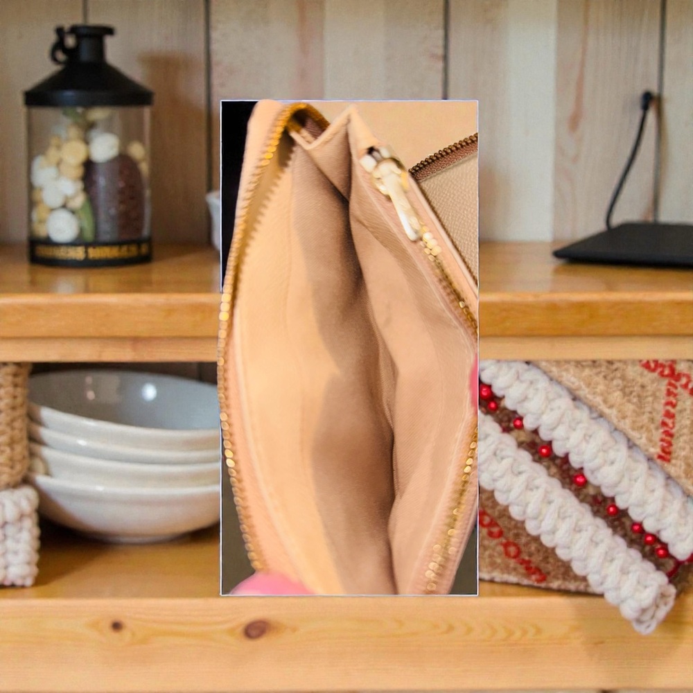 Coach Short Zip Around Wallet Carnation Pink Leather EUC - Picture 5 of 10